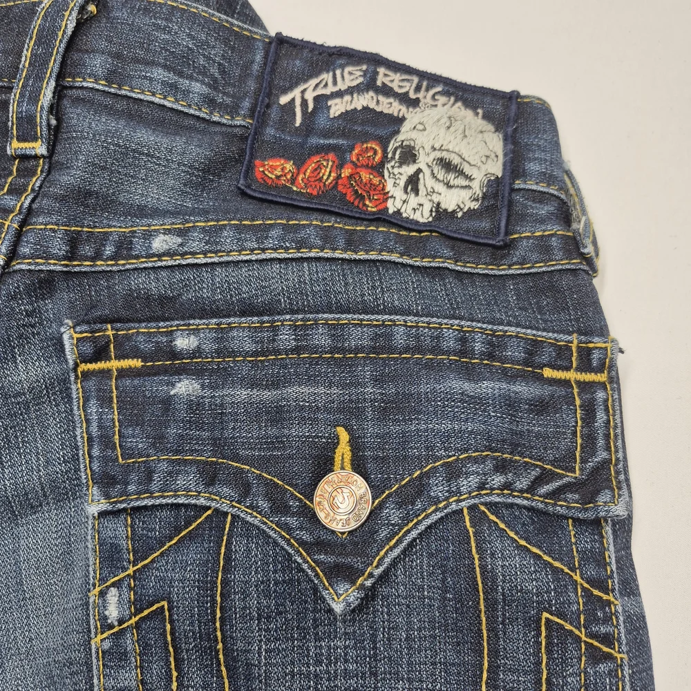 TRUE RELIGION Premium Vintage Skull & Roses Straight Jeans Women's  33 - Picture 6 of 16